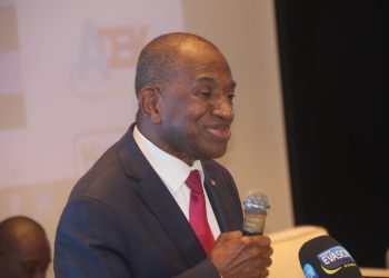 Vernissage d’un Livre : COMPRENDRE POUR AGIR AVEC MESURE ET DETERMINATION DE KABINET KOMARA
