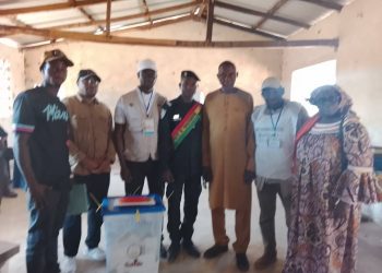 Présidentielle à Koundara  Hadja Mama Diaboula en tournée électorale à Youkounkoun