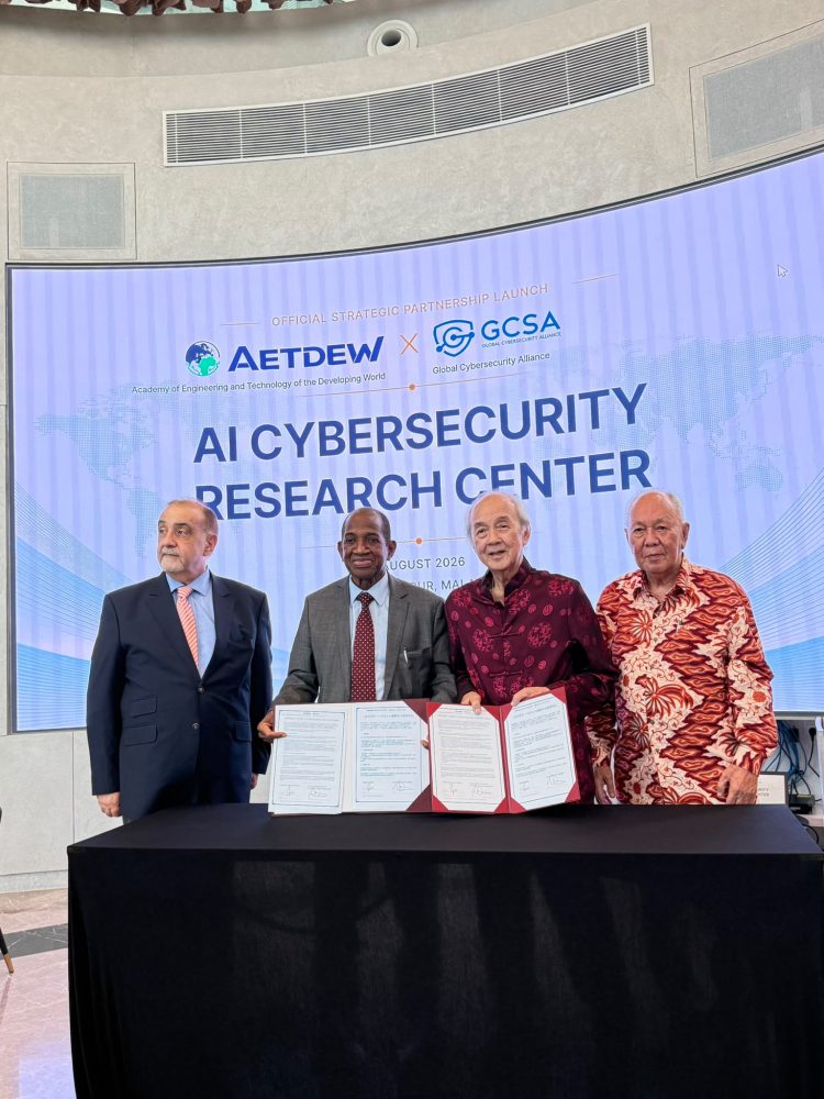 Kuala Lumpur : l’ancien Premier ministre Kabiné Komara signe un accord stratégique pour accélérer l’accessibilité à l’intelligence artificielle et à la cybersécurité dans les pays du Sud global