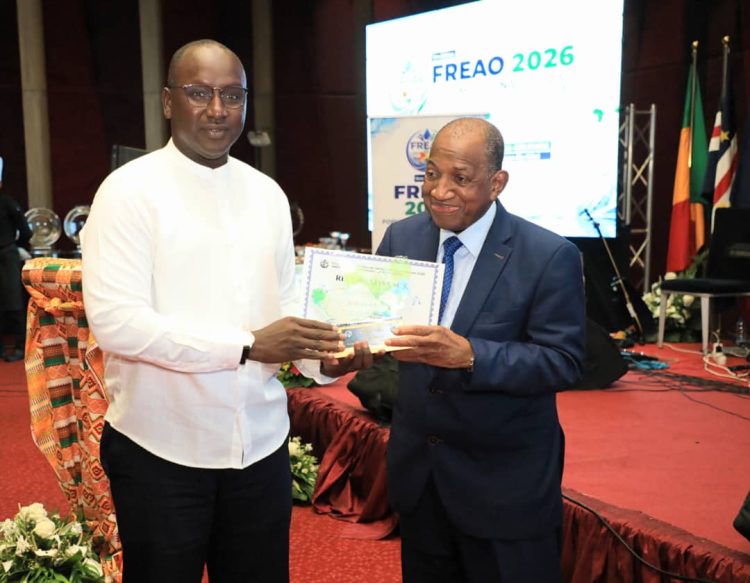 L’ancien Premier ministre Kabiné Komara célébré au Forum régional de l’eau de l’Afrique de l’Ouest à Abidjan